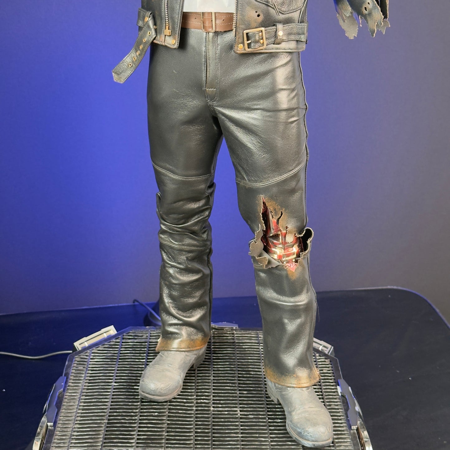 Prime 1 Studio T-800 Battle Damaged DX Bonus Version | 1/3 Scale Terminator Statue | Pre-Owned