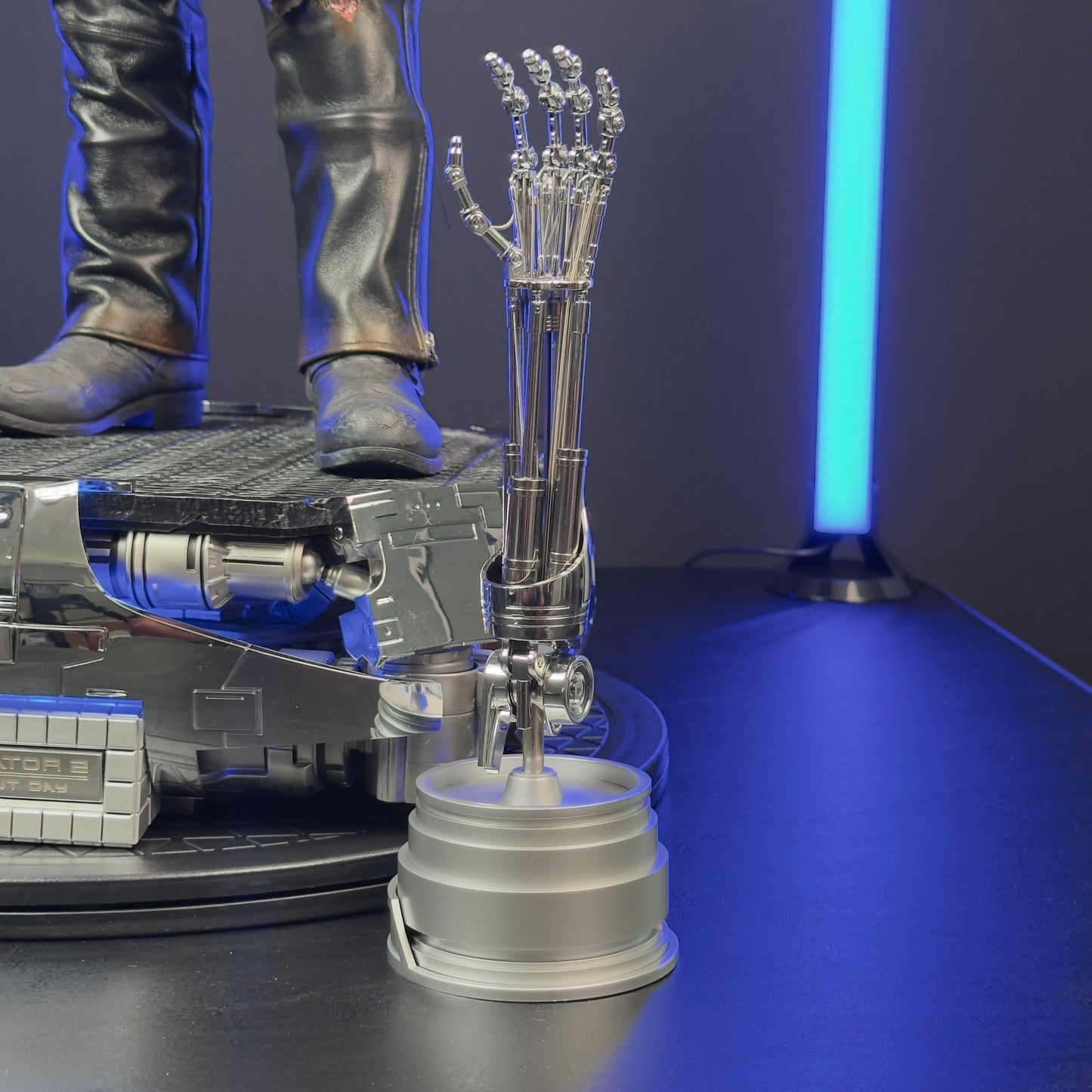 Prime 1 Studio T-800 Battle Damaged DX Bonus Version | 1/3 Scale Terminator Statue | Pre-Owned