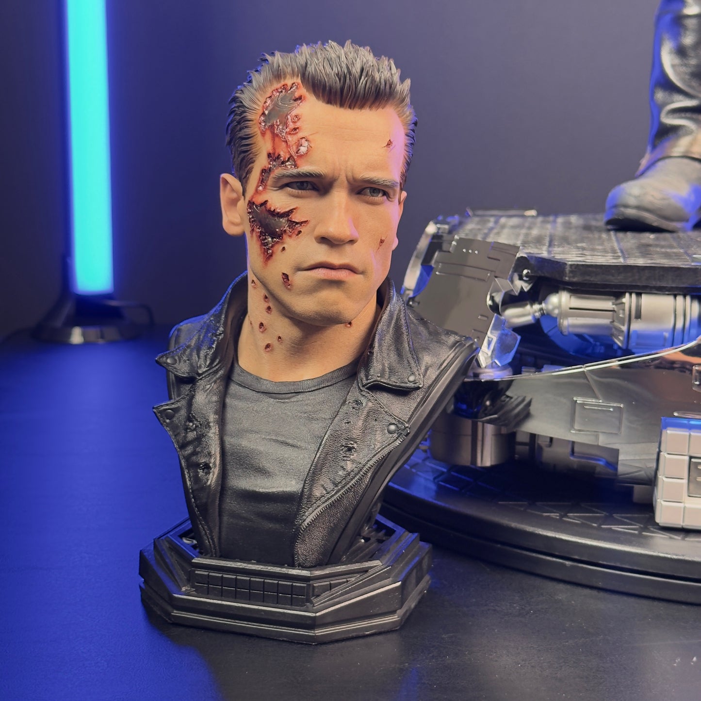 Prime 1 Studio T-800 Battle Damaged DX Bonus Version | 1/3 Scale Terminator Statue | Pre-Owned